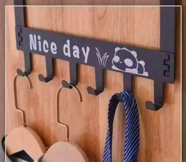 HangEase 🚪🧥